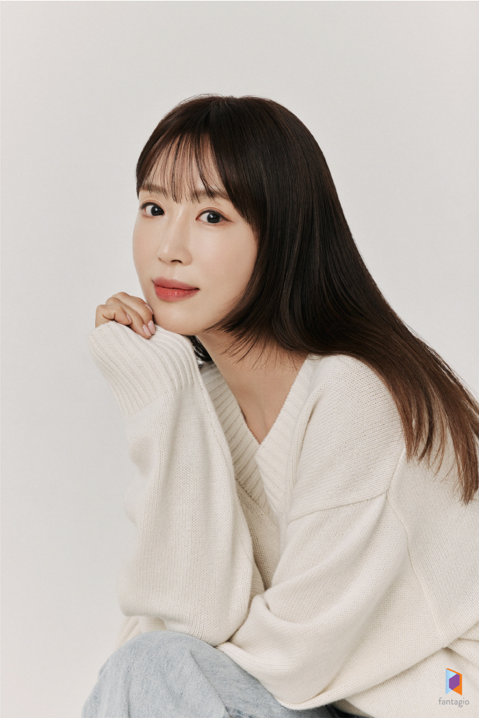 Actor Kang Ye-won will pitch the KIA Tigers' home game 'Wish for Victory'