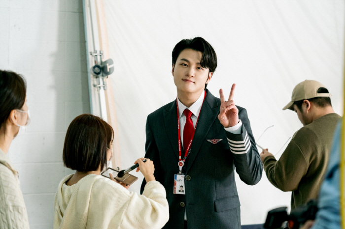 Cute and cute 'pilot'Shin Seung Ho, you look great in uniform