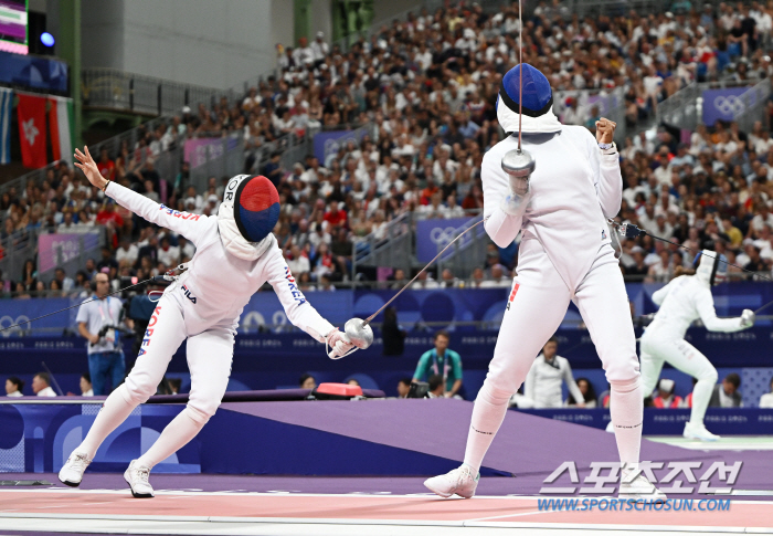 'I did my best...' Epee, a woman who aimed for 金 but lost at the first round, was disappointed 'Tear Sea'