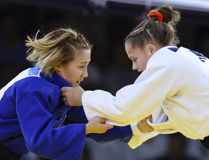 'Japanese Genius Book of Korea's Dark Horse' Judo Women's 63kg class Kim Ji-soo defeated 'World No. 1' to advance to the quarterfinals'