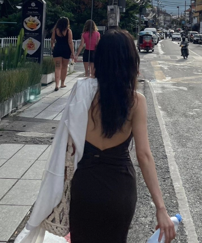 Joo Hyun-young's unexpected sexy backside 'How did you hide the upper S-line '