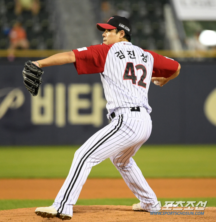 Kim Jin-sung, who apologized for his SNS post, will return to the Lotte match on the 2nd. The last tip of the rant 'Everyone lives with it. The important thing is humility and consideration'