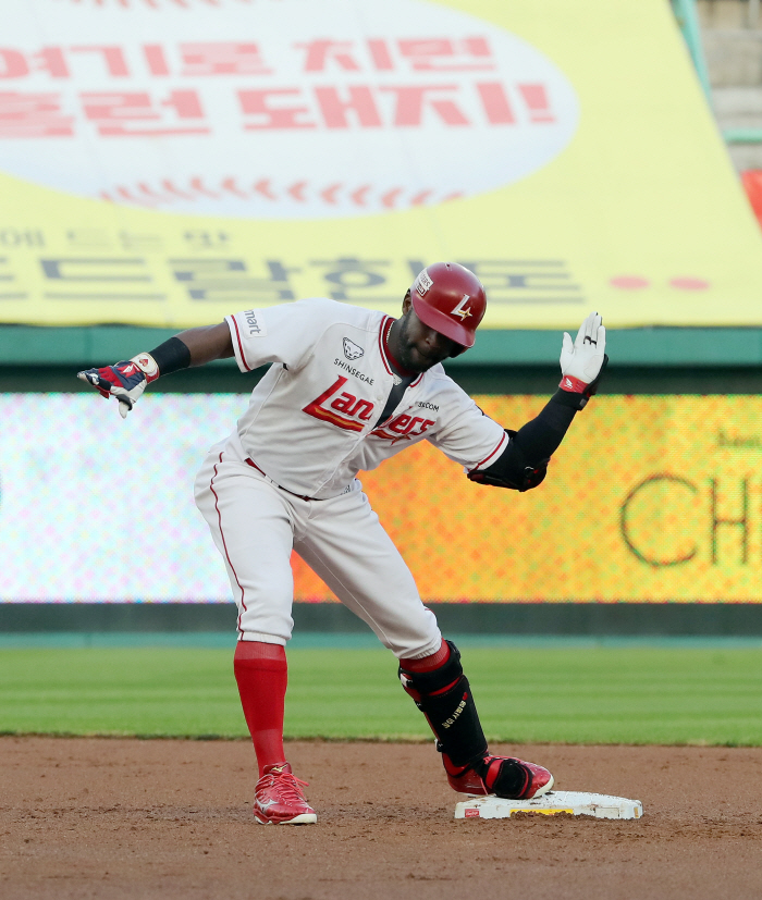 Kim Kwang-hyun lost 5 runs →'Lotte Killer' Park Sung-han flew!→The back door of the steel wall! SSG's 4th consecutive win, Lotte's 9th place drop 