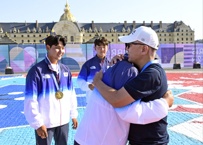 Korean Archery Men's and Women's Team Gold Medal Ssakseul'Victory Fairy' Chairman Chung Eui-sun is aiming for the all-around title