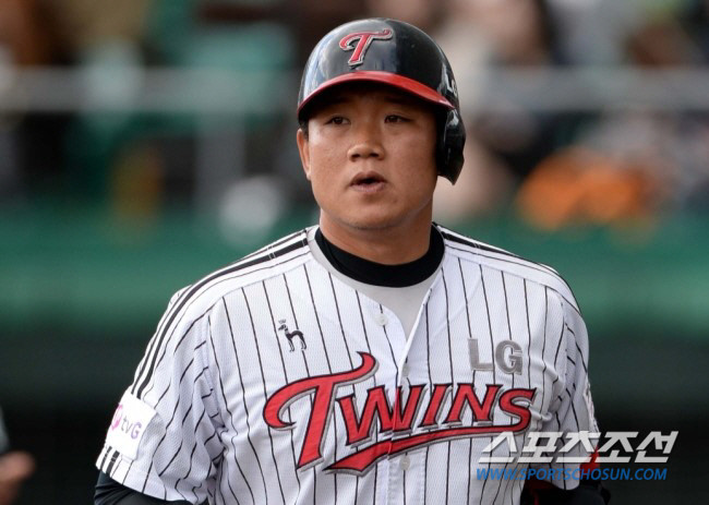 LG Choi Seung-joon's first-team batting coach contract terminated. a statement of apology