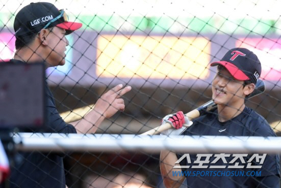 LG Choi Seung-joon's first-team batting coach contract terminated. a statement of apology