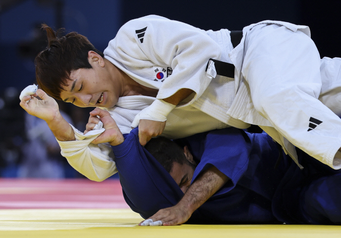 ''Lightning Man' Lee Jun-hwan, Judo Men's 81kg Round of 32 Round of 32'Half Victory' 