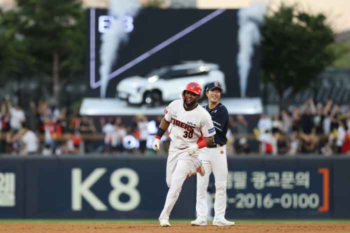 Niro → EV3' Socrates to receive another car in a yearFollowing Choi Hyung-woo, KIA's home run zone hit directly in 13 days