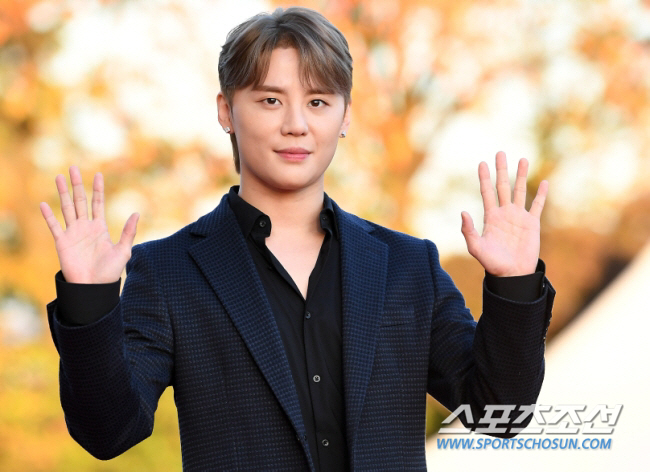  Following Lim Youngwoong, Kim Junsu appears..'You have to get together to kick it3' is on air in September