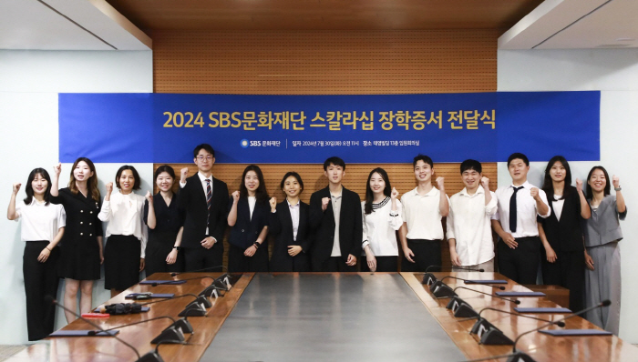  SBS Cultural Foundation holds a ceremony to deliver Scalise certificates