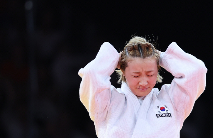 'Oh, it's a disappointing one-game defeat' Women's Judo 63kg class Kim Ji-soo failed to advance to the semifinals due to a loss-saving match 