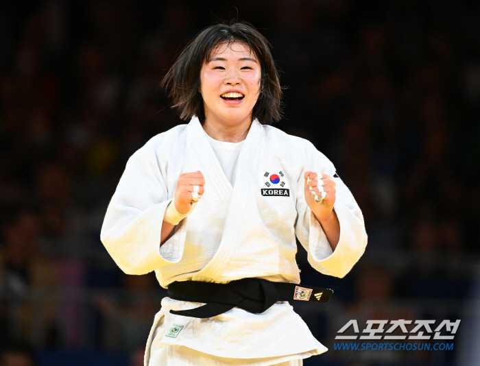 'You're watching the independence fighter, right?' Heo Mi-mi lost to 女 Judo -57kg class 'World No. 1'... Silver medal after 8 years!