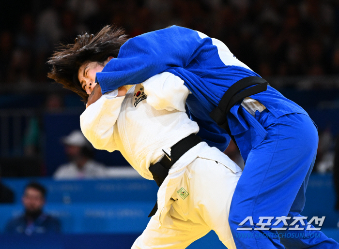 'You're watching the independence fighter, right?' Heo Mi-mi lost to 女 Judo -57kg class 'World No. 1'... Silver medal after 8 years!