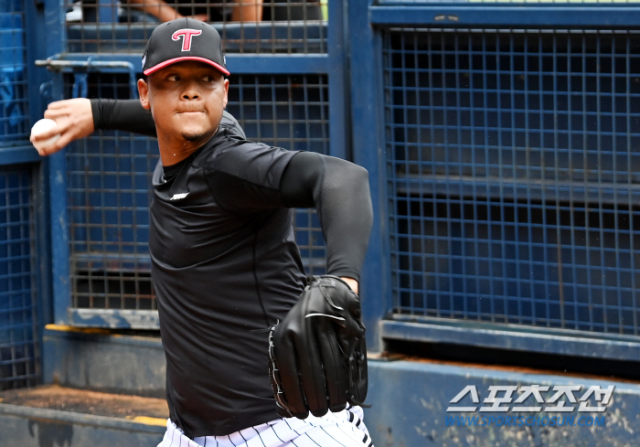 'College players appreciate ML' Hernandez's first real game 150km. 0 hits and 6K runs in 3 innings. The first appearance was against Doosan on the 8th 