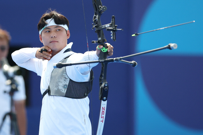 Men's Archery Lee Woo-seok won his first individual event in the Olympics 'Enters the 32nd round'