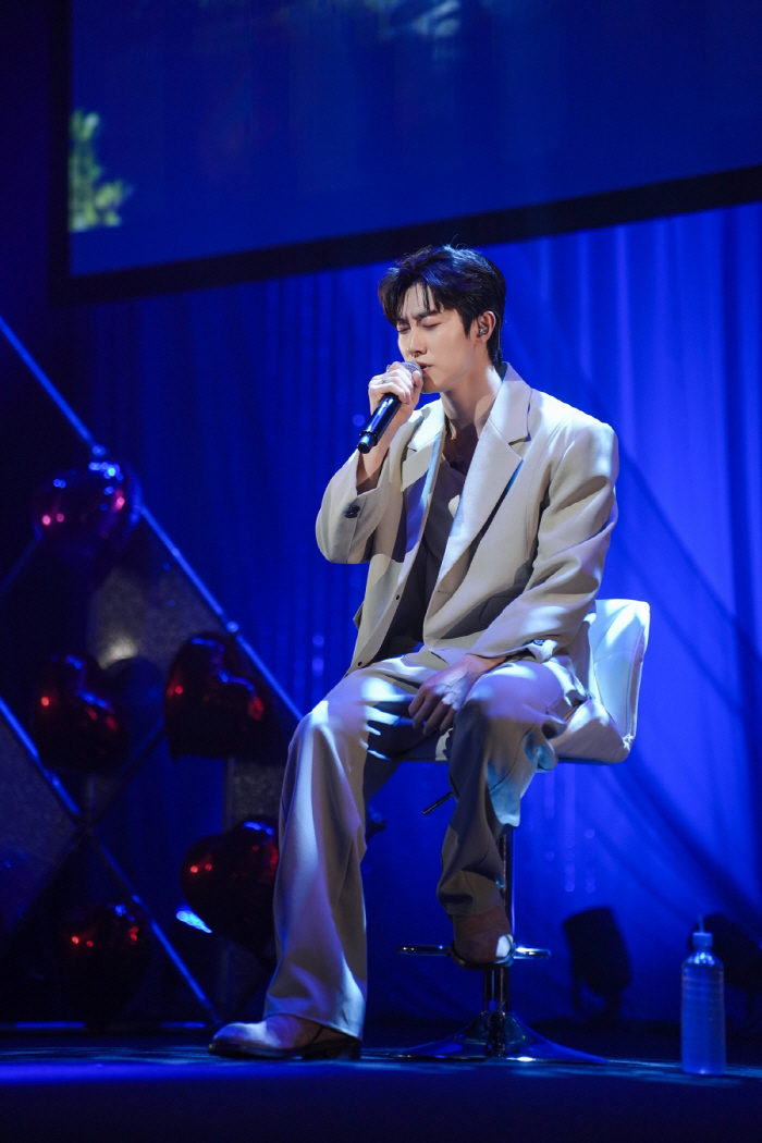 Kwak Dong-yeon Charms Fans at Japanese Fan Meeting