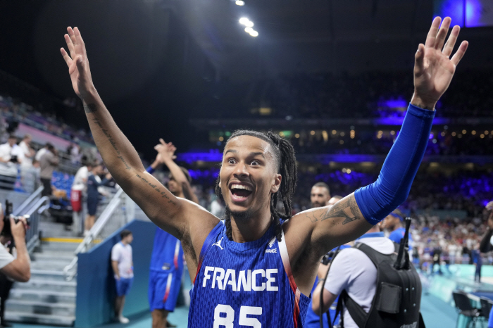  'Fabrication of judgment?'' Basketball against Japan and France 'Oscim Controversy'The world also pays attention to the noisy victory in France