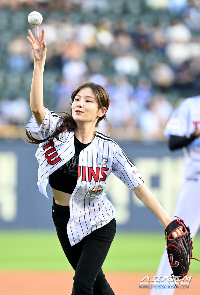  Cho A-ram, first pitch with a fresh look