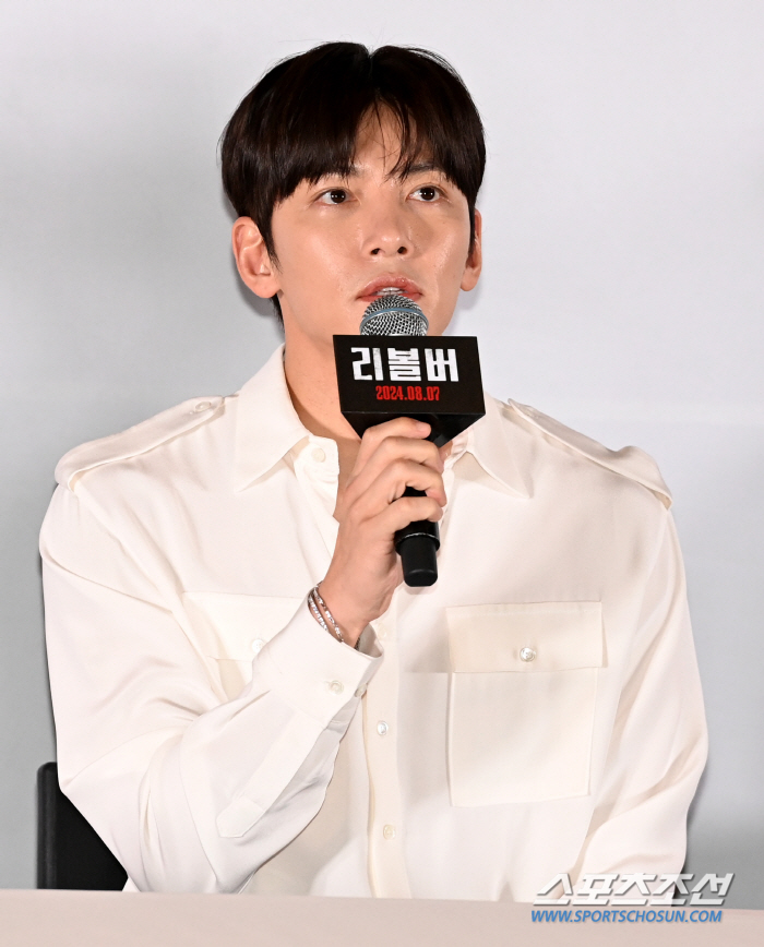  Ji Changwook, please look forward to 'Revolver'