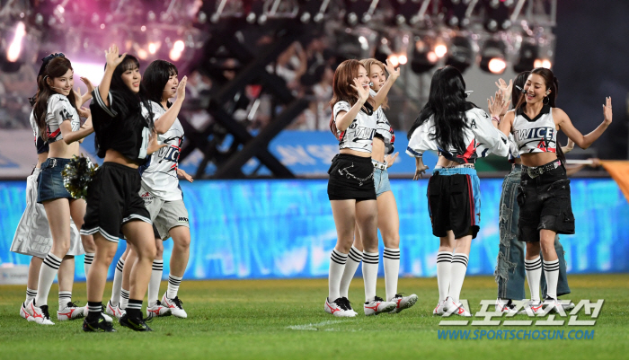  TWICE 'More excited in soccer boots'