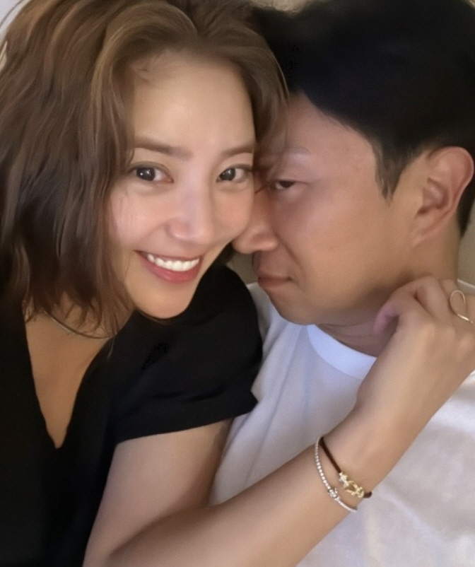  Son Dam-bi said she gained 7kg during the in vitro procedure ♥ Lee Kyu-hyuk and Crescent Moon bed selfies