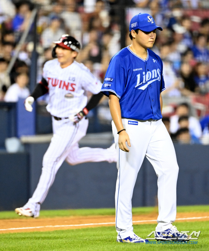 The third 'LG Killer' didn't work. Oh Ji-hwan gave up six runs in 4.1 innings after being hit by a two-run shot. ERA 0.00 → 3.52 