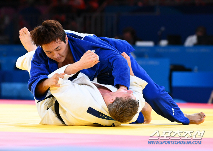 Winning the bronze medal 'Lightning Man'Lee Jun-hwan'I've only been looking at the Olympic gold medal...I'm confident in four years'