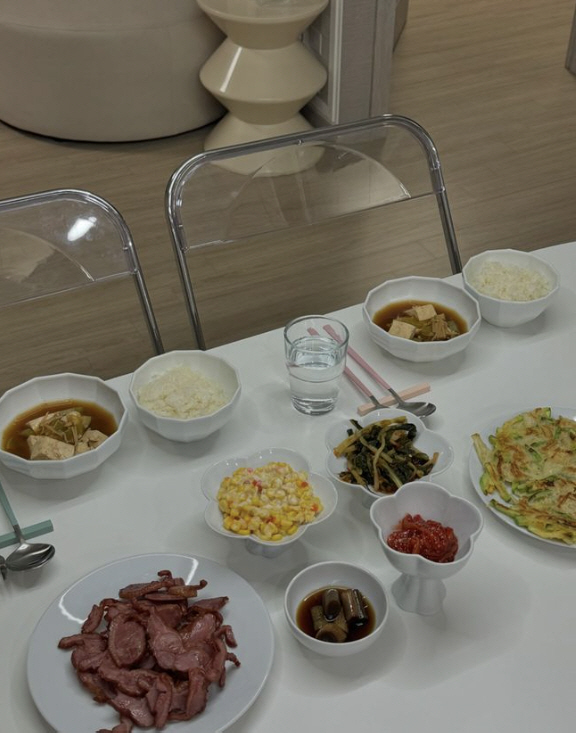 'Divorce'Park Ji-yoon, first meal with her children at her new home''I'm full just by eating'Restored stability