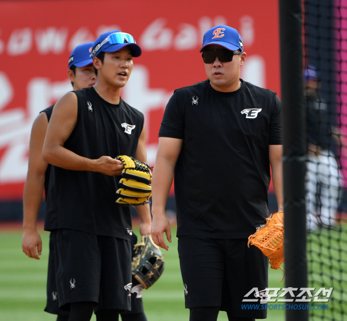 'Good, you're doing well' The atmosphere of Hanwha training is the best for 5 consecutive wins...Manager Kim Kyung-moon praised the players indefinitely