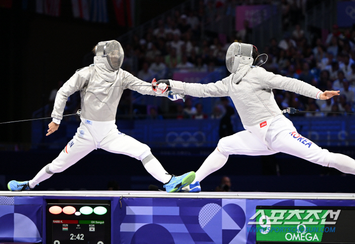 'Oh Sang-wook, you're the best!' Lee Han-sang (Olympics) who made the first two Olympic gold medals in Korean fencing history