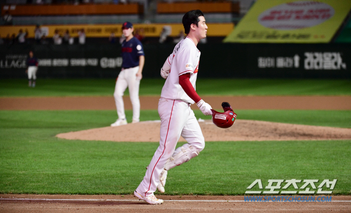 Oh Tae-gon, who led his family to five consecutive wins, made a dramatic two-run shot at the end of the 12th inning 