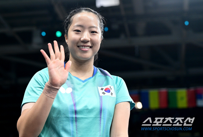  Shin Yu-bin, before the game 'Piyak's eating show →♥ ceremony'Fan service 'Expensive'