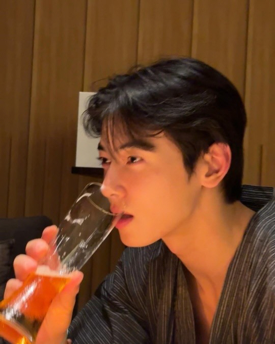  Isn't it a commercial? Cha Eun-Woo, one shot of beer with brilliant visuals