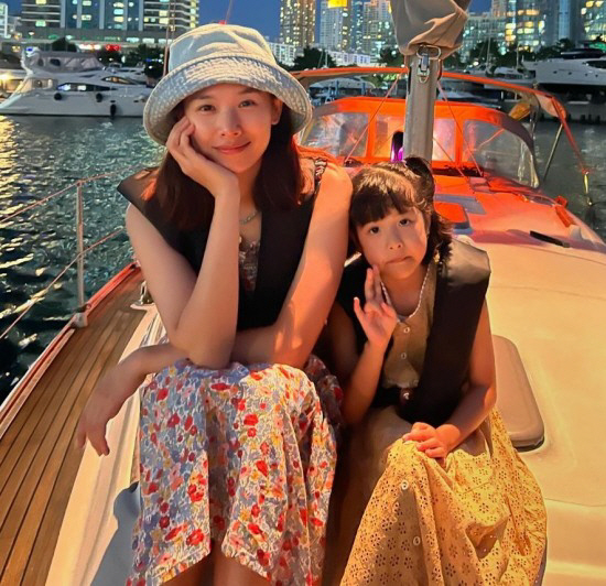  It's like mom! Enjoy summer vacation with Cho Yoon-hee and daughter Roa