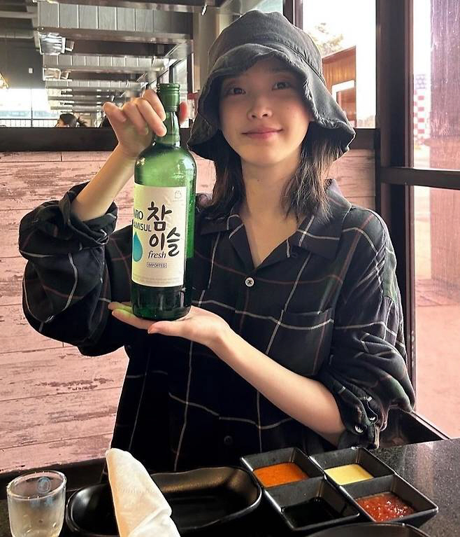  IU and ♥ Soju date with Lee Jongseok? The advertiser is cool to fall in love twice