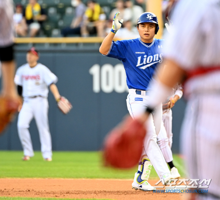 'We made a bet in August, but we lost on the first day...' The winning series against Samsung and LG without allowing four hits and two RBIs for the prospective Sangmu  Baek Jung-hyun 6.2 innings. It's the 2nd game again. 