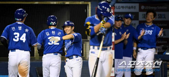 'We made a bet in August, but we lost on the first day...' The winning series against Samsung and LG without allowing four hits and two RBIs for the prospective Sangmu  Baek Jung-hyun 6.2 innings. It's the 2nd game again. 