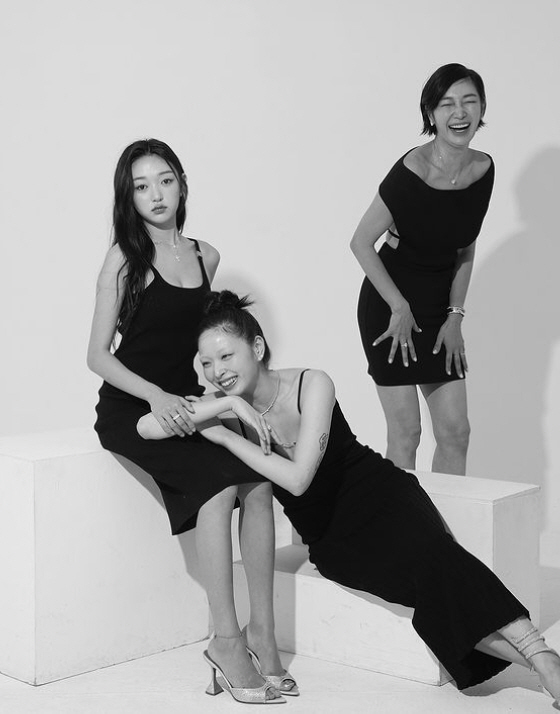 Byun Jung-soo, who succeeded in raising his children, two daughters → modeling...a beautiful sister who can't cheat on her genes