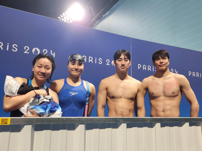 'First Dance'Mixed 400m medley relay, finished 15th in the preliminary round, feeling the world wall