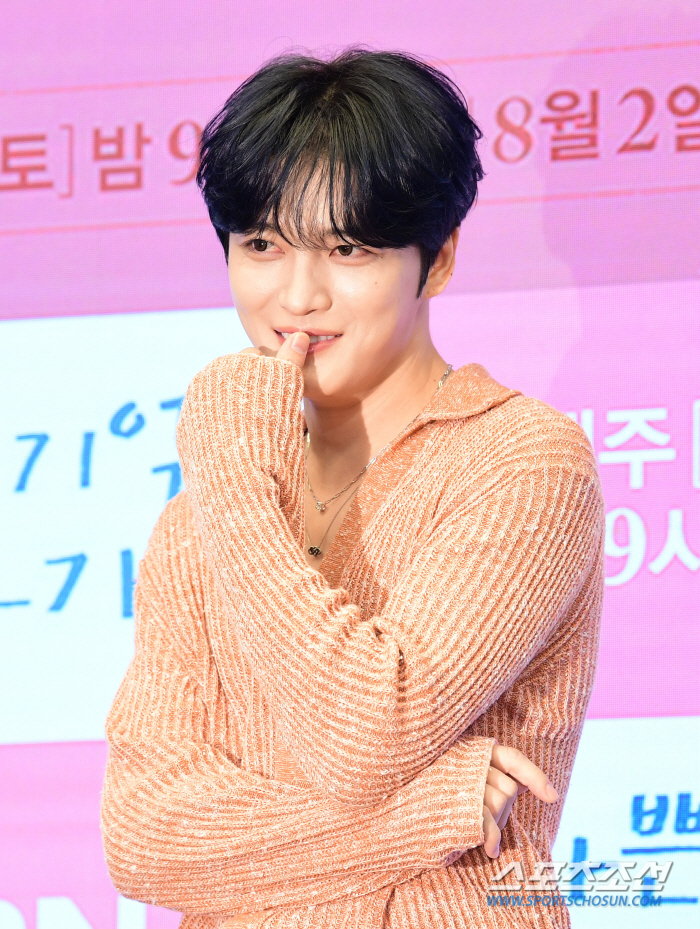  KIM JAEJOONG 'Sweet eye contact greeting'