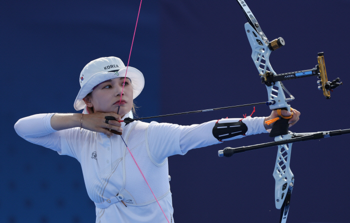 'The last three shots are 10-10-10' Archery Jeon Hoon-young leisurely advances to the round of 16 in the individual event 