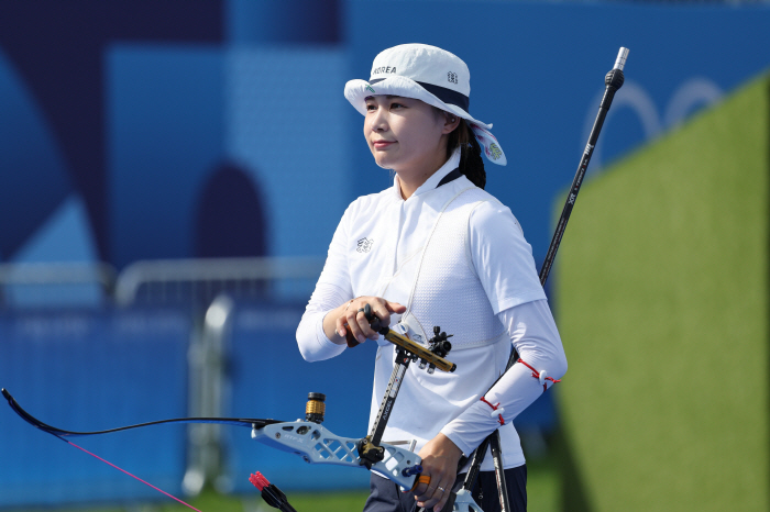 'The last three shots are 10-10-10' Archery Jeon Hoon-young leisurely advances to the round of 16 in the individual event 