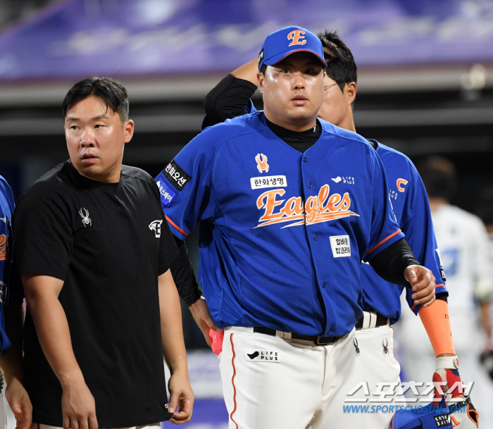 ''Water Gun Shooting Monster' Ryu Hyun-jin is busier on his day off...If you hit a home run, I'll treat you