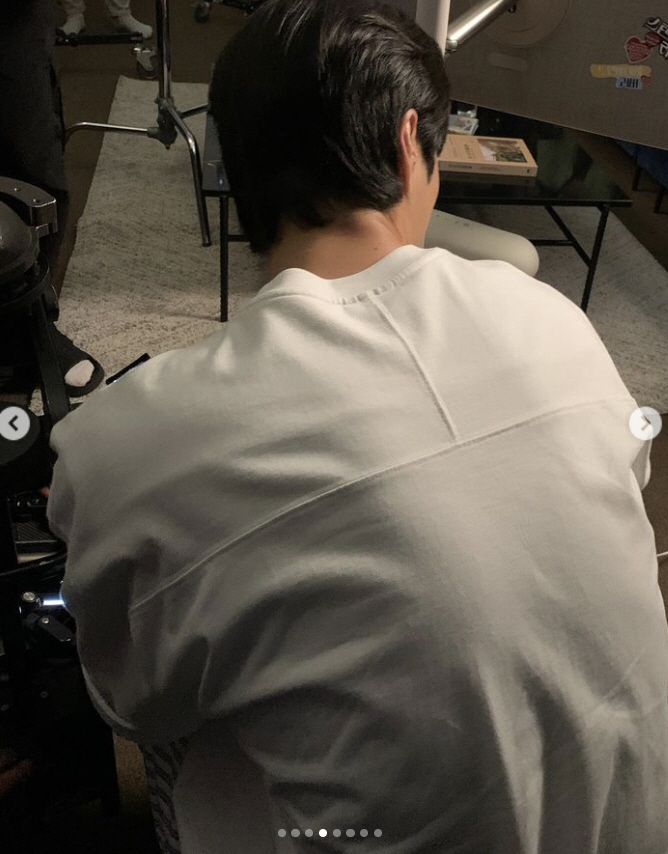 'Wearing glasses'Byeon Woo-seok'Excessive security controversy'First update since 'Behind-the-scene filming' Revealed