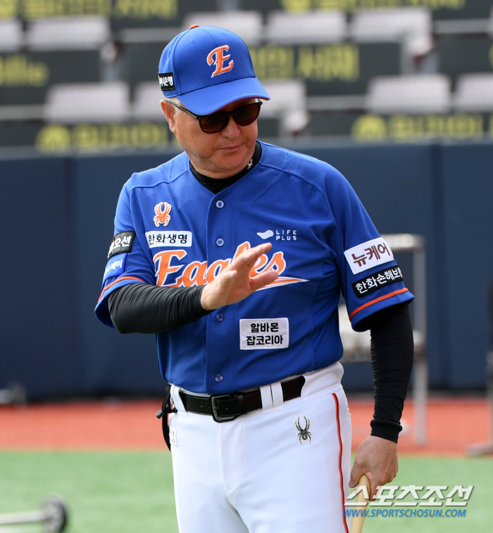 '7 consecutive losses → 7 consecutive wins'Hanwha's great transformation'Moon' sees the following 'There's something else behind the winning streak.'