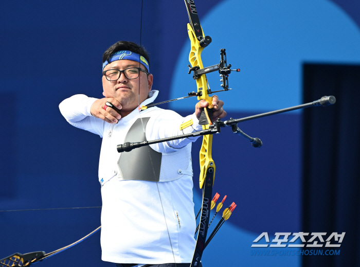 Kim Woo-jin's smile with Jin Jong-oh and Kim Sun-nyeong became the most Korean gold medal winner 'They're retired, and I'm still active.''