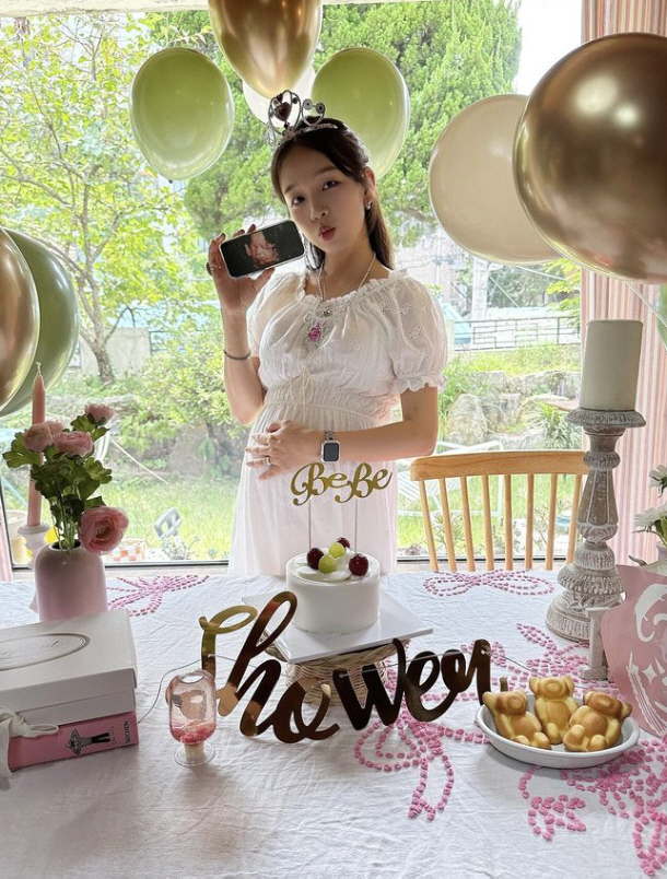 ''September Birth' Baek A-yeon, a baby with a baby face and a full-term D-line, happy baby shower