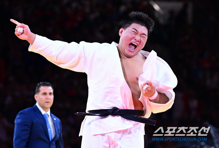 'The heaviest medal in 40 years!' Kim Min-jong advanced to the final  secured a silver medal...'Il-Judo Supernova'Attack a Win' 