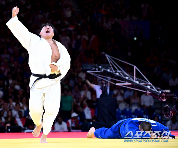 'The heaviest medal in 40 years!' Kim Min-jong advanced to the final  secured a silver medal...'Il-Judo Supernova'Attack a Win' 