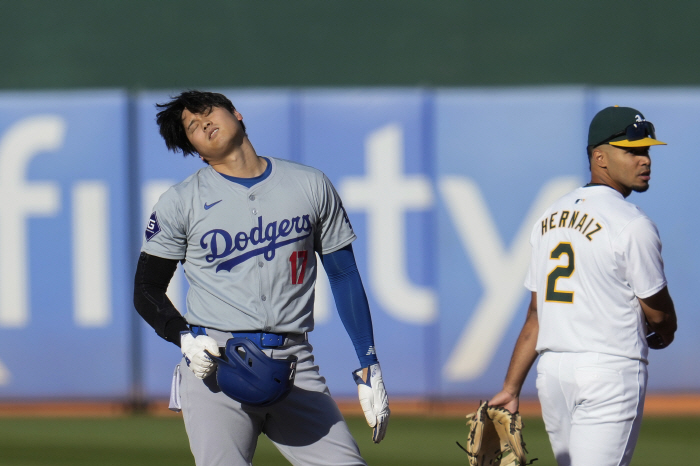 3 steals runaway 'Huge feet 'Ohtani achieves 30 home runs - 30 steals for the first time in his life, 13 years with the Dodgers...LAD 10-0 OAK